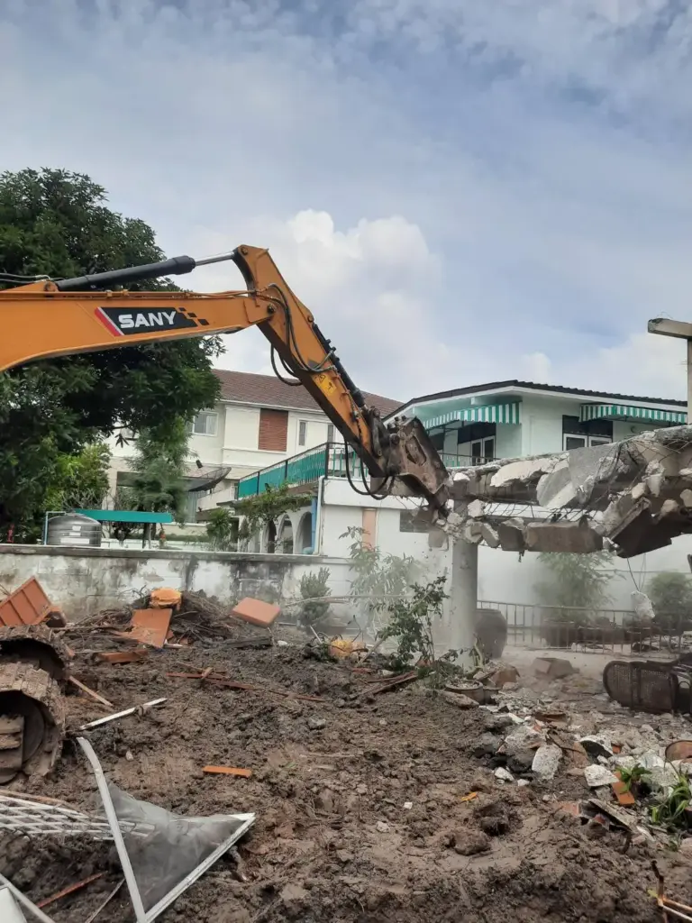บริการรับซื้อโครงสร้างเหล็กเก่าราคาสูง พูนสินการโยธา