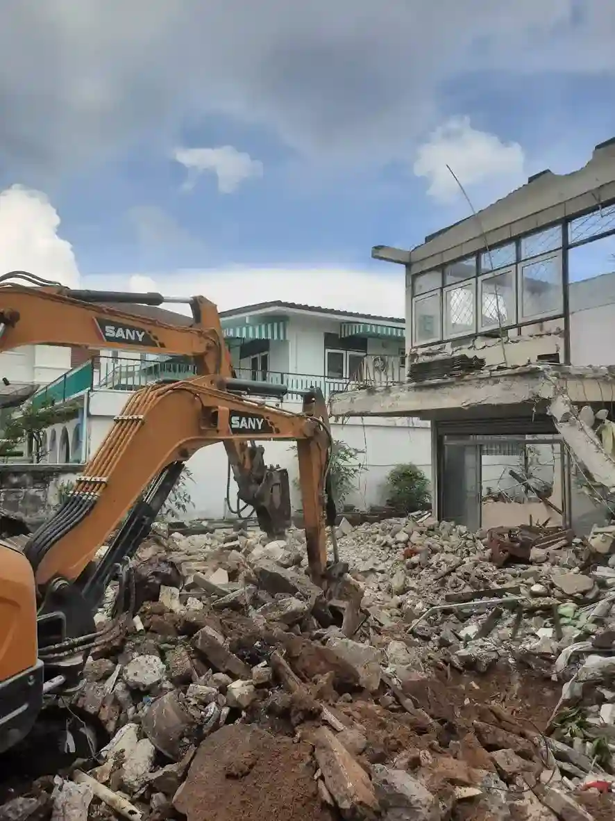 บริการรื้อถอนตึกและสิ่งปลูกสร้างทุกประเภท มาตรฐานความปลอดภัยสูง กรุงเทพ ปริมณฑล