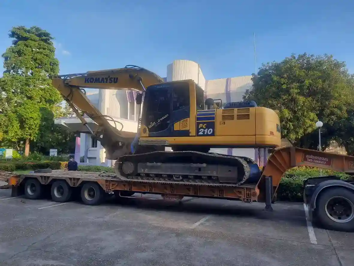 บริการให้เช่ารถแบคโฮ PC30 PC60 PC120 พร้อมหัวเจาะและพนักงานขับมืออาชีพ