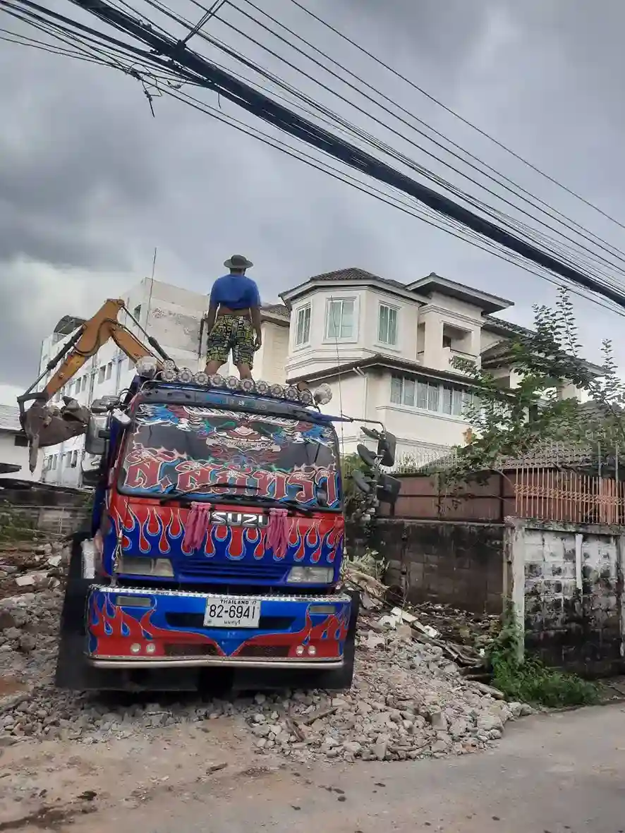 ให้เช่าเครื่องจักรกลหนัก รถแม็คโครติดหัวเจาะ เข้าพื้นที่แคบได้ทุกรูปแบบ