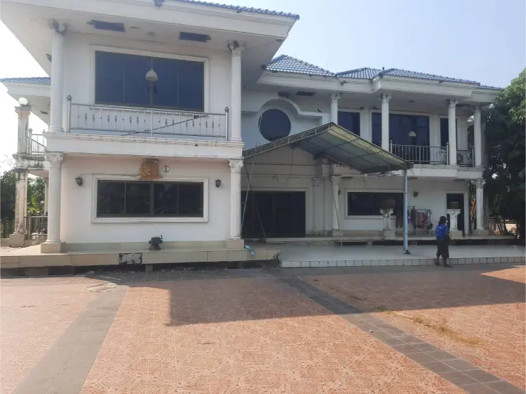 ทุบบ้าน พูนสินการโยธา