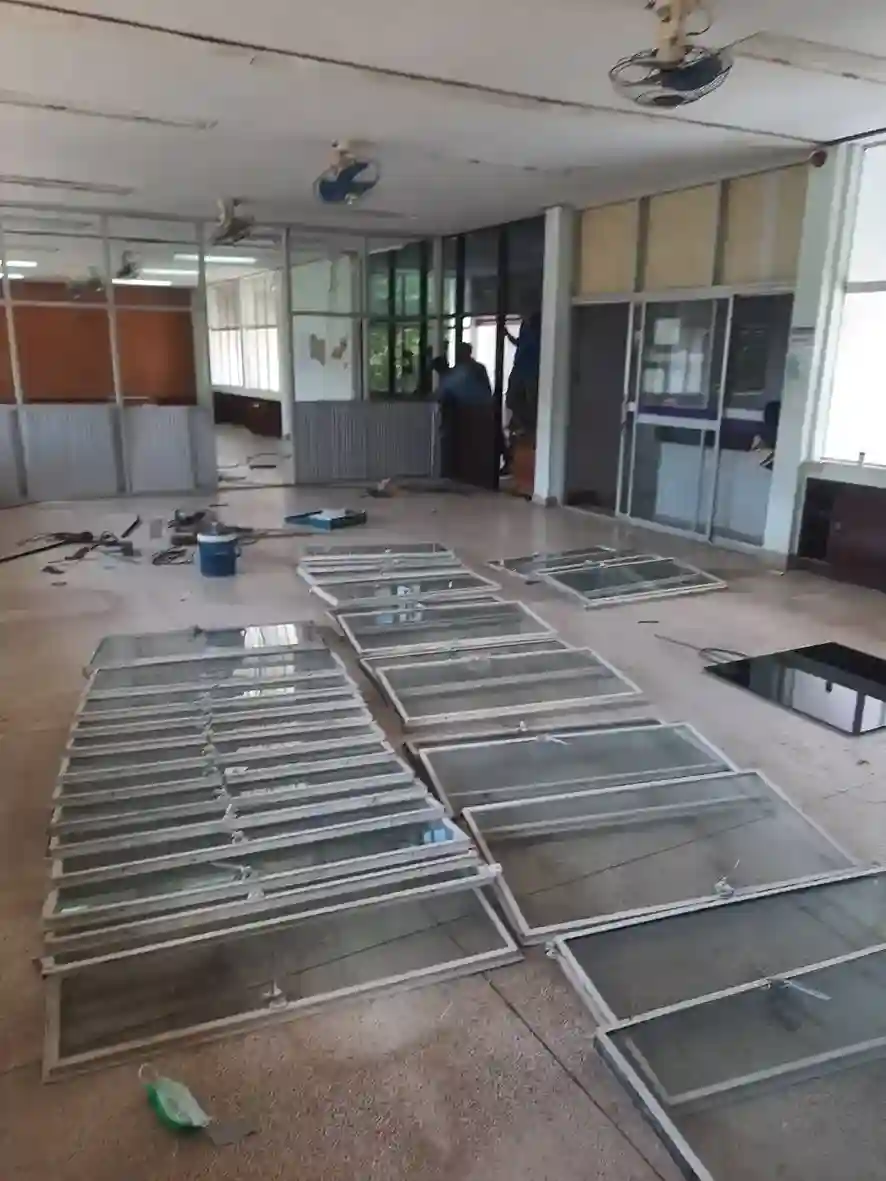 งานรื้อถอน Interior ตกแต่งภายในแบบมืออาชีพ ไม่กระทบโครงสร้างหลักของอาคาร