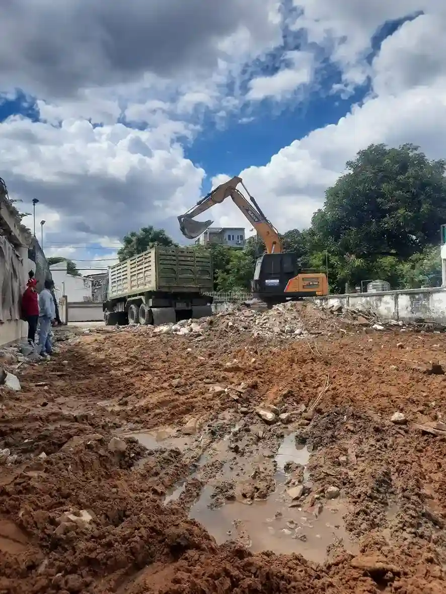 รับเหมาถมดินทั่วประเทศ ถมดินลูกรัง ถมหน้าดิน โดยพูนสินการโยธา