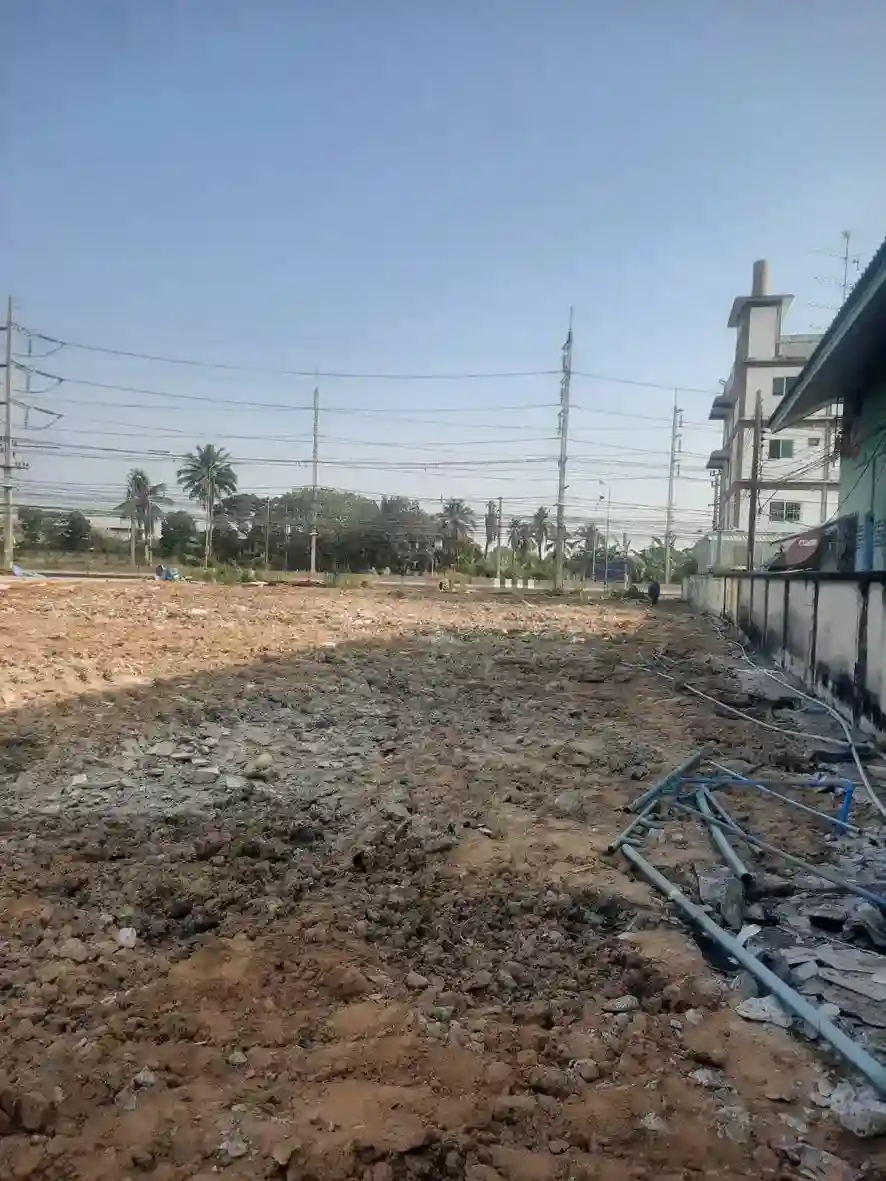 บริการถมดินสร้างบ้าน ปรับระดับที่ดิน พร้อมเครื่องจักรบดอัดดินให้แน่นมาตรฐาน