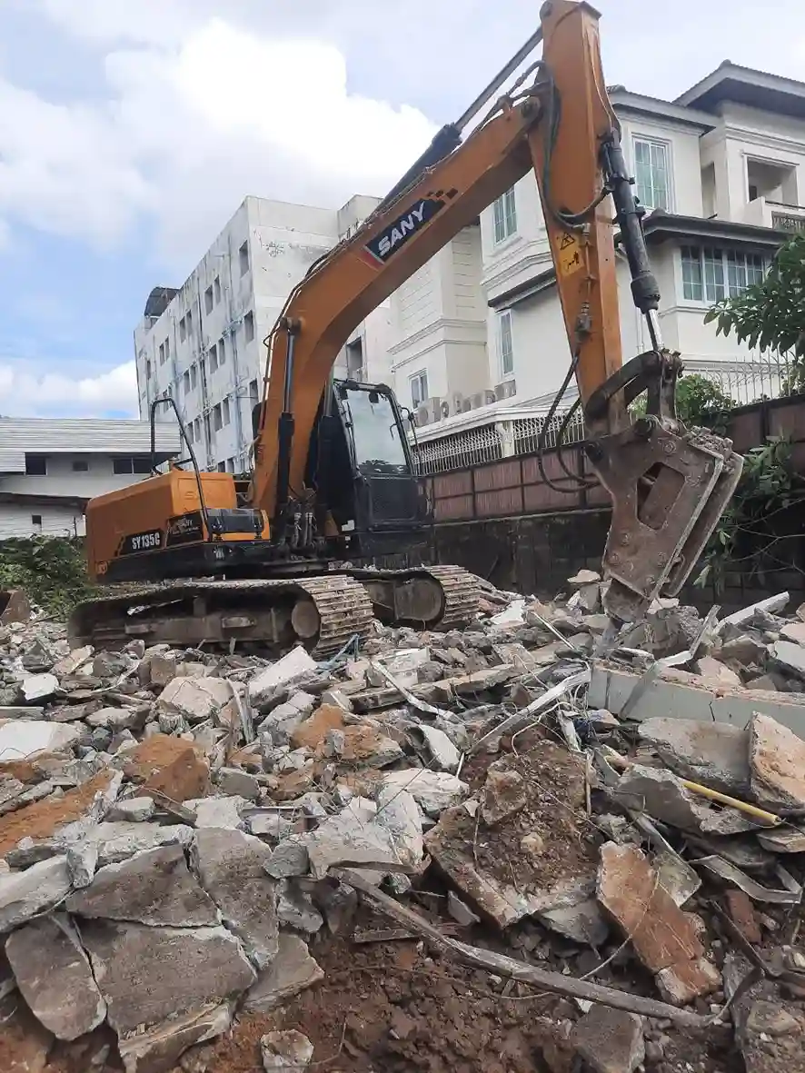 ผลงานรื้อถอนสิ่งปลูกสร้าง ย่านบางซื่อ กรุงเทพมหานคร โดยทีมงานมืออาชีพ