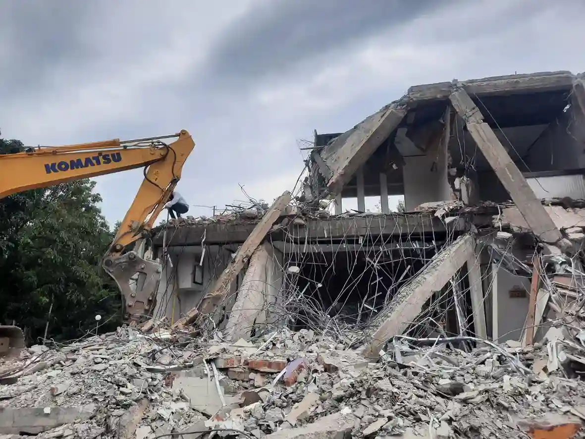 ผลงานรื้อถอนสิ่งปลูกสร้าง กรมขนส่ง จังหวัดนครพนม