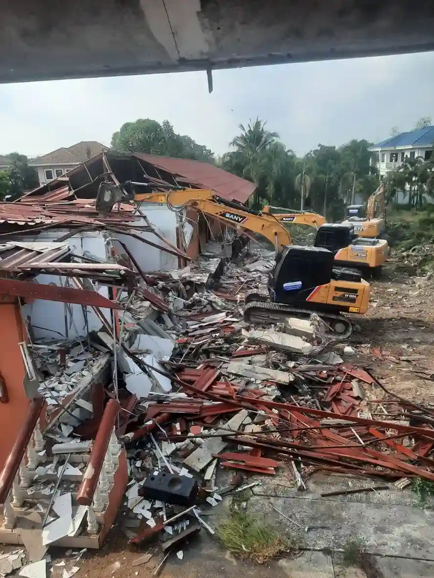 ผลงานรับทุบตึกและรื้อหอพัก 150 ห้อง คลอง 8 ลำลูกกา จังหวัดปทุมธานี